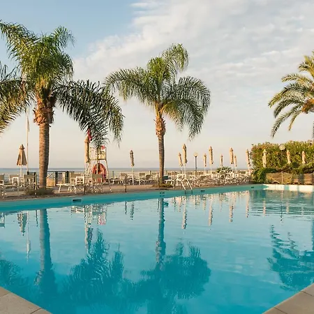 Appartement Elegante Con Piscina - Wi-fi & Box Privato