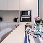Elegante Con Piscina - Wi-fi & Box Privato *